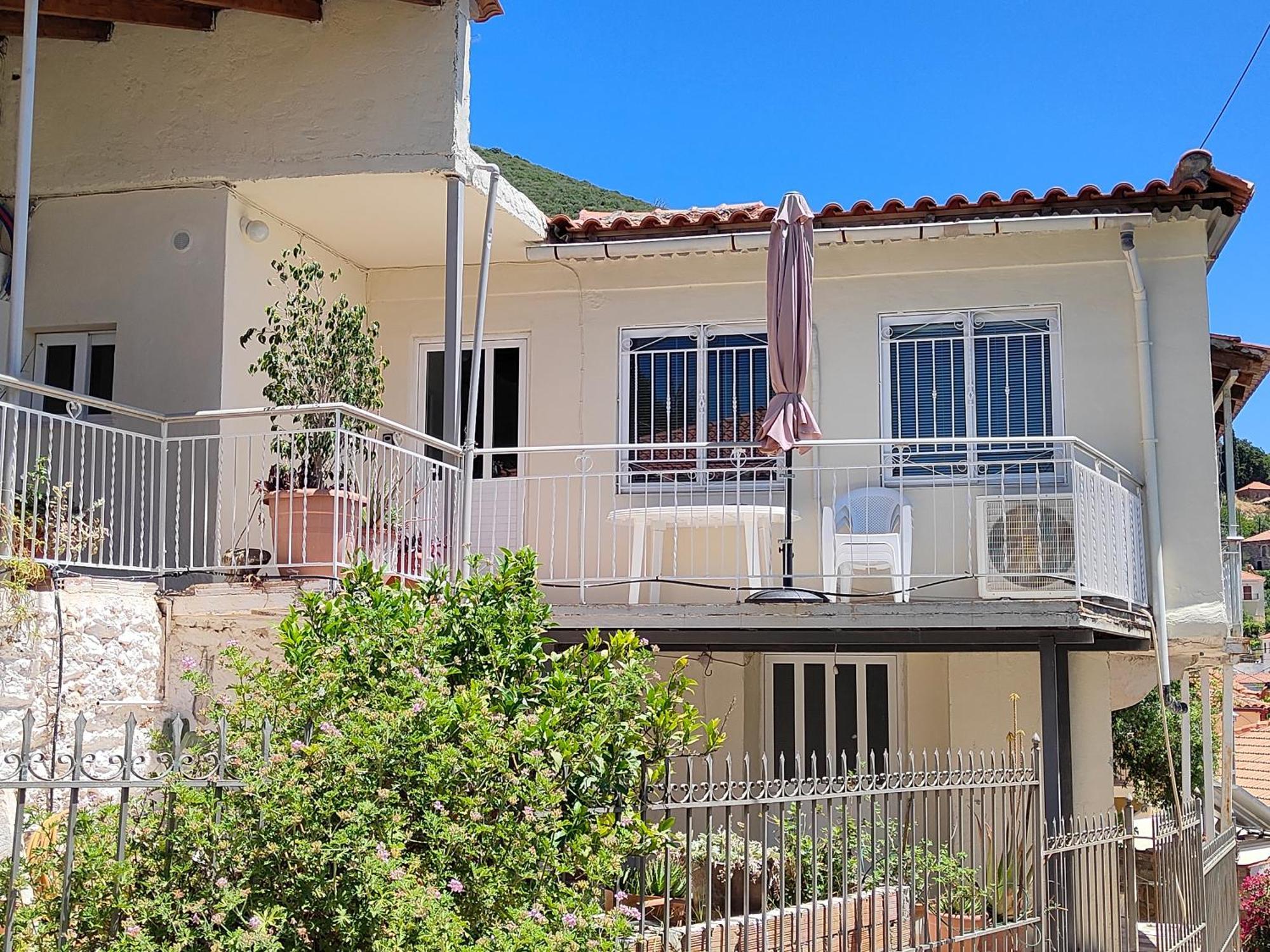 Vintage House With A Fantastic View Apartment Mavrommation Exterior photo